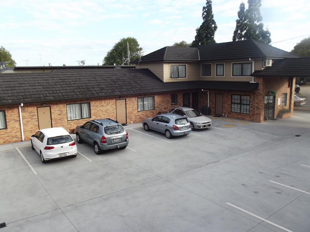 Arena Court Motel Hamilton Exterior foto